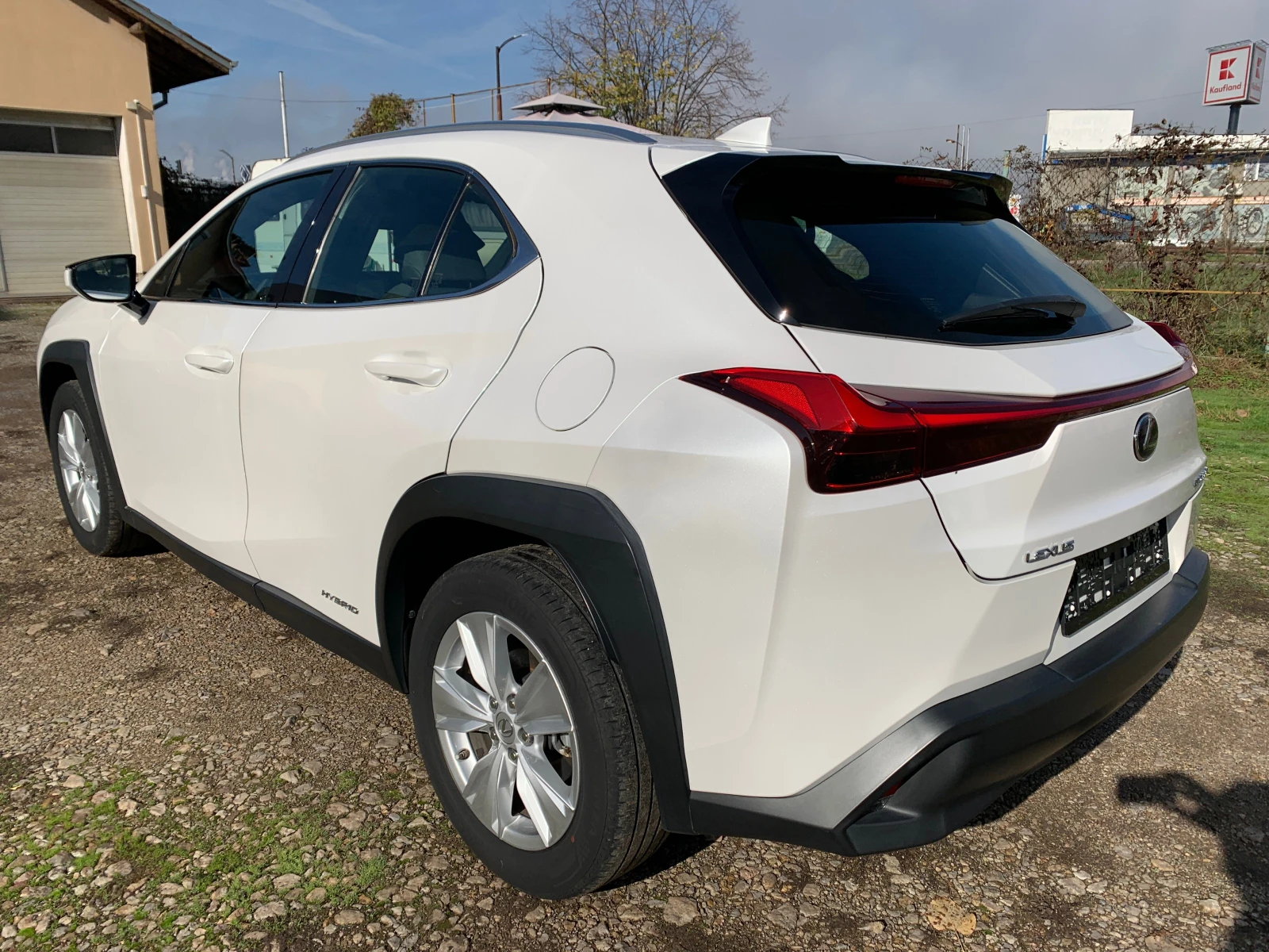 Lexus UX 250h-Hybrid White Pearl - изображение 7