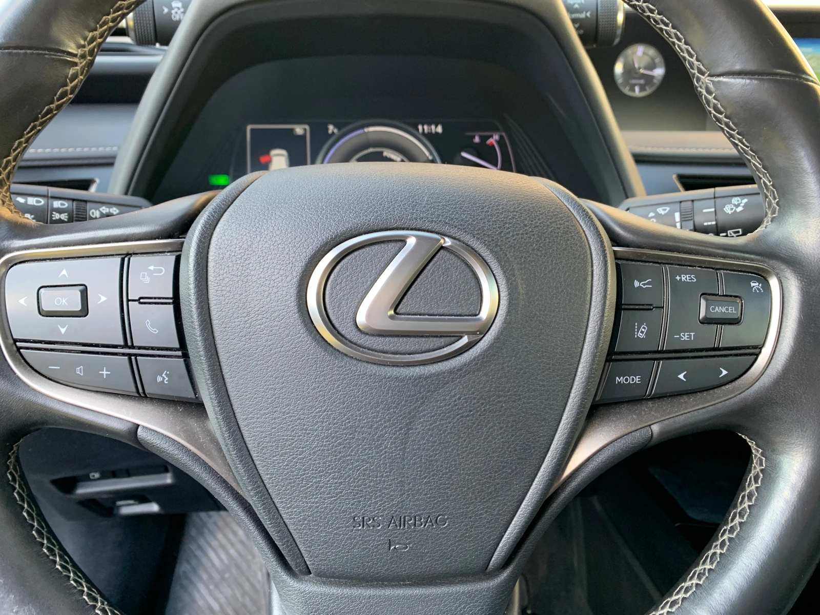 Lexus UX 250h-Hybrid White Pearl - изображение 10