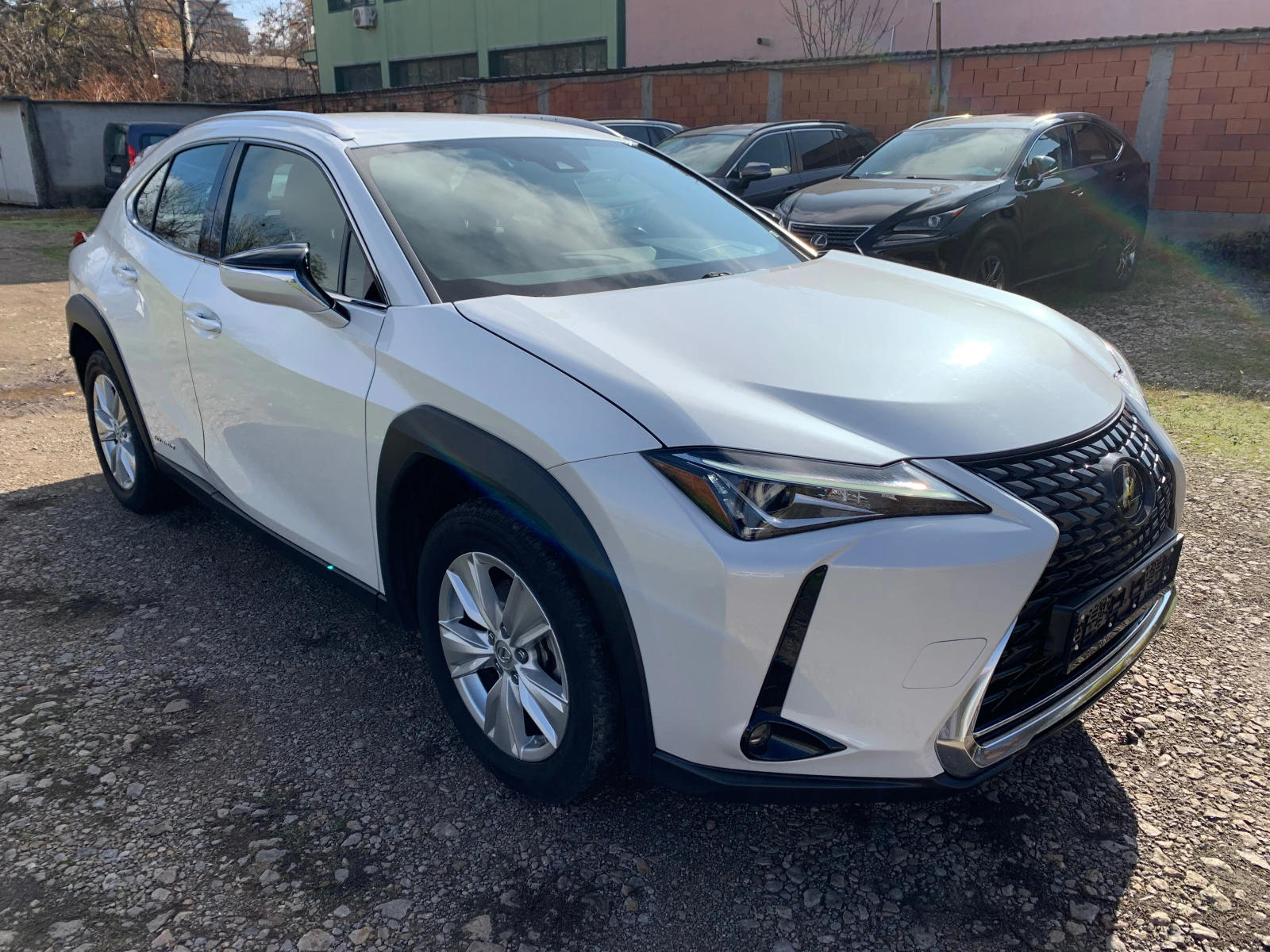 Lexus UX 250h-Hybrid White Pearl - изображение 3