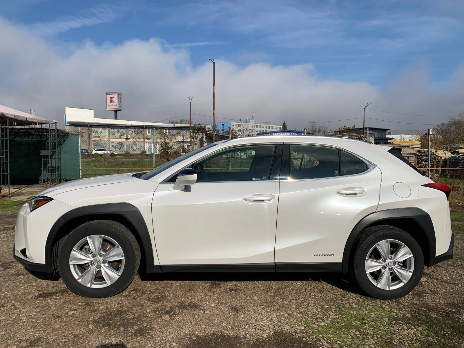 Lexus UX 250h-Hybrid White Pearl - изображение 8