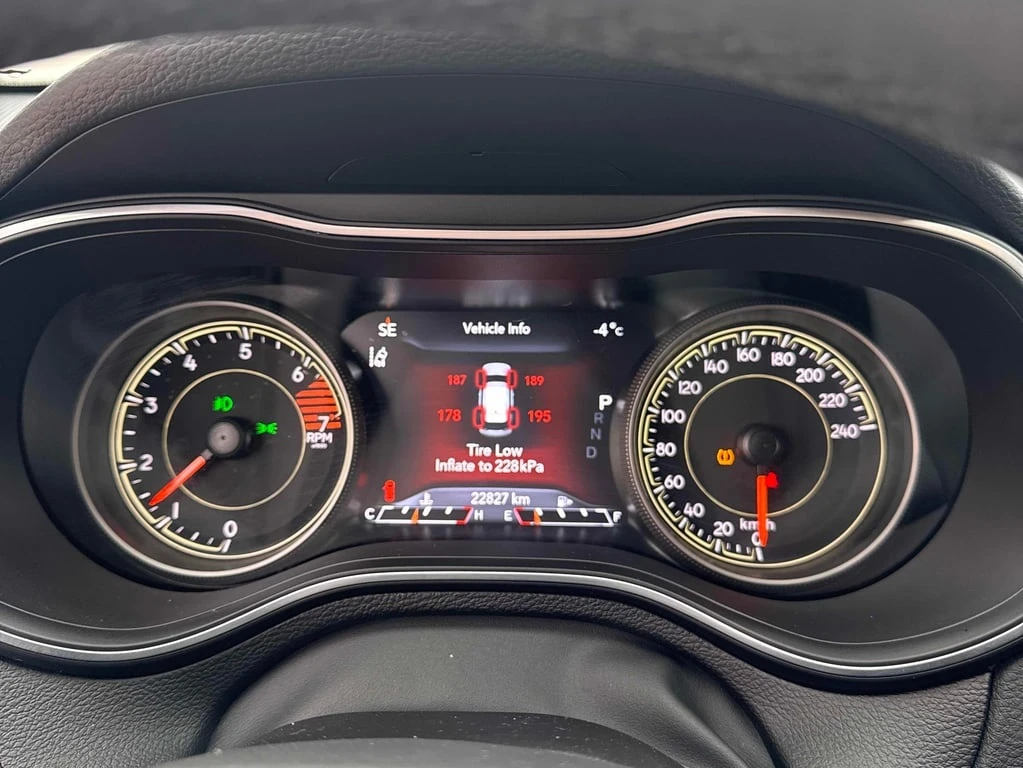 Jeep Cherokee * Altitude * CARFAX * ��� ������������ ������ | Mobile.bg � ����������� 8