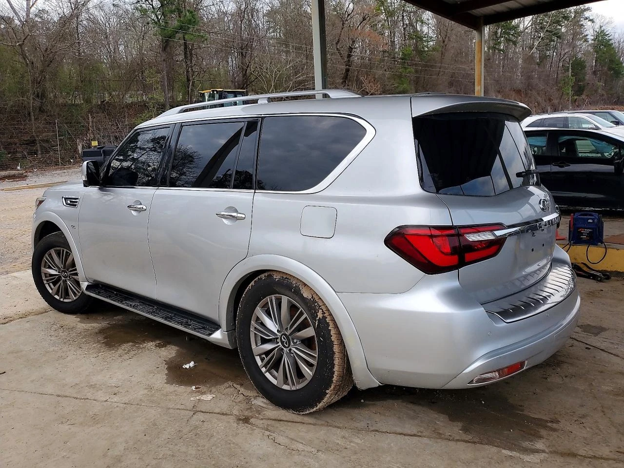 Infiniti QX80 5.6l Luxe, снимка 2 - Автомобили и джипове - 54103163