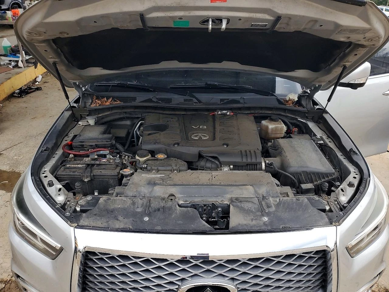 Infiniti QX80 5.6l Luxe, снимка 11 - Автомобили и джипове - 54103163