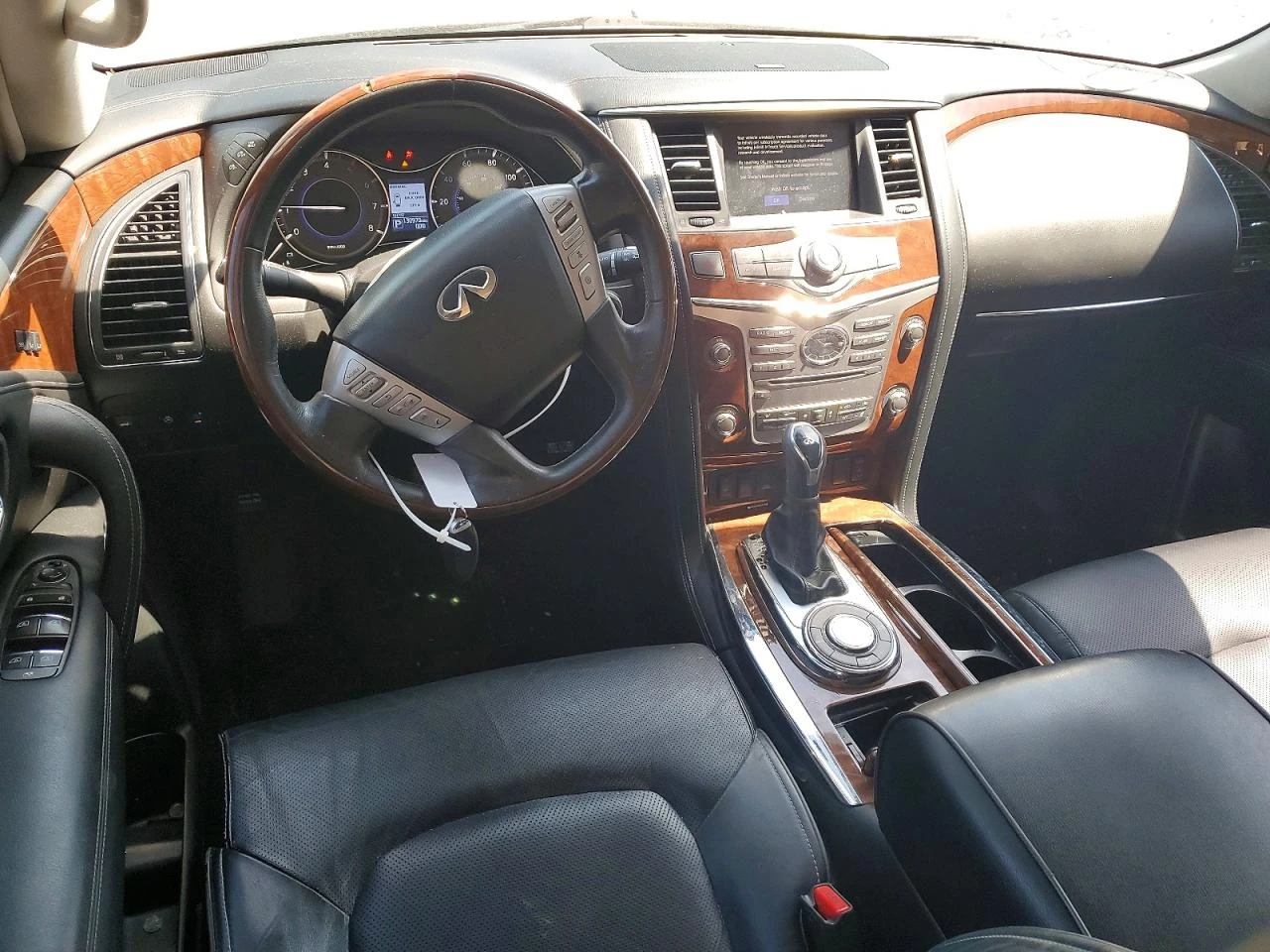 Infiniti QX80 5.6l Luxe, снимка 8 - Автомобили и джипове - 54103163