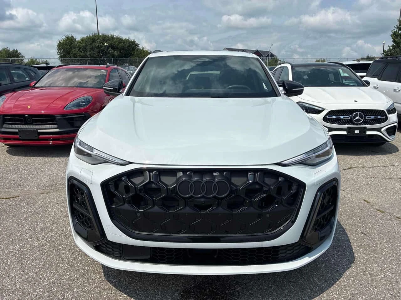 Audi Q5 Progressiv S LINE | CARFAX | АВТОКРЕДИТ , снимка 2 - Автомобили и джипове - 55468005