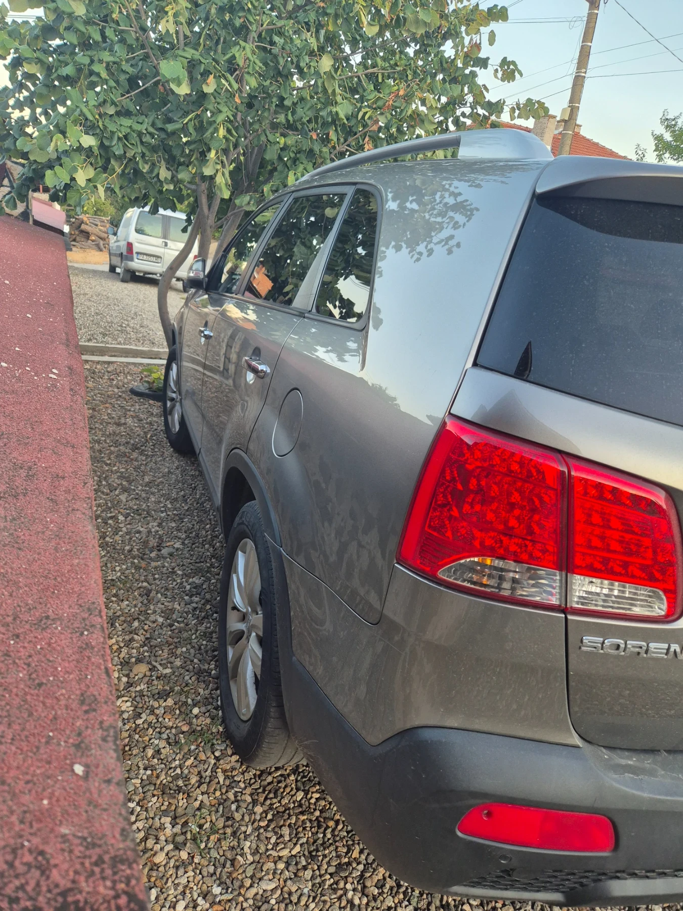 Kia Sorento Добро състояние , снимка 3 - Автомобили и джипове - 56570395
