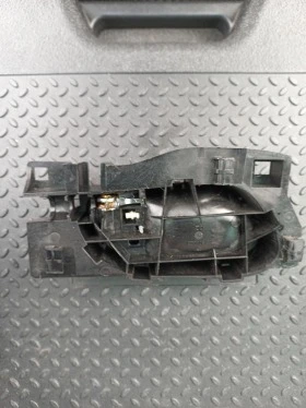 Лява интериорна дръжка Пежо Ситроен , снимка 2