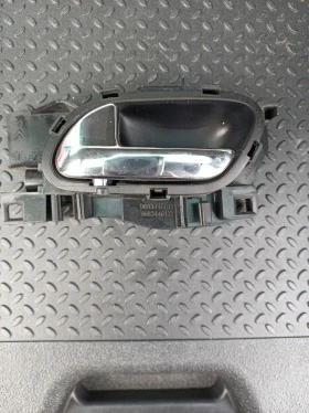 Лява интериорна дръжка Пежо Ситроен , снимка 1