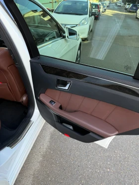 Mercedes-Benz E 250 Мерцедес Е250 четери матик, дистроник, безключов д, снимка 2