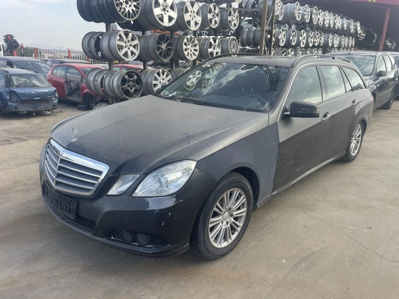 Mercedes-Benz E 220 2.2, снимка 3 - Автомобили и джипове - 42696828