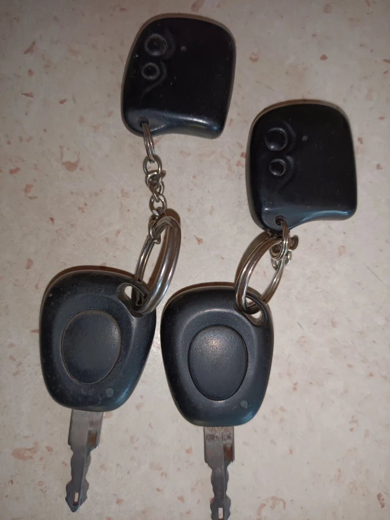 Renault Scenic, снимка 12 - Автомобили и джипове - 48069828