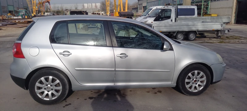 VW Golf 5, снимка 8 - Автомобили и джипове - 48989701