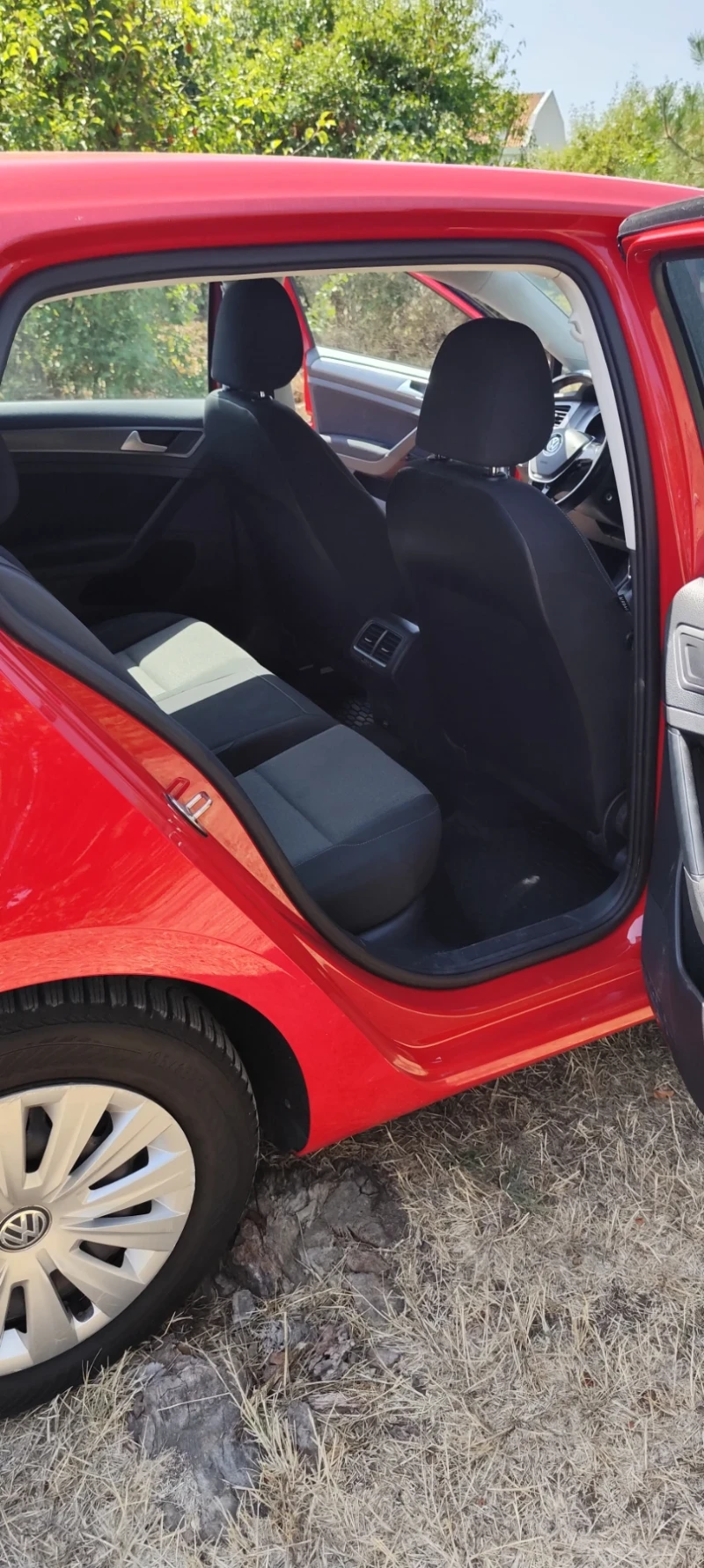 VW Golf 1.6 TDI BLUEMOTION, снимка 9 - Автомобили и джипове - 52350050