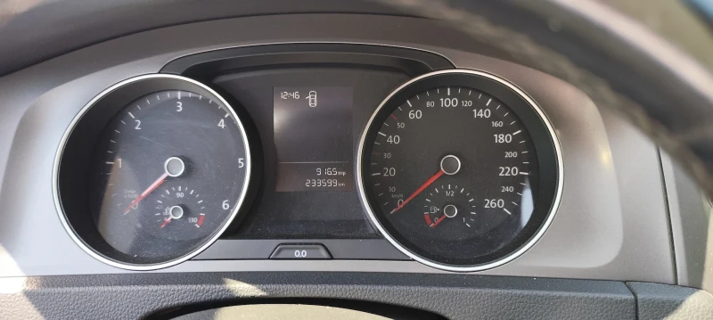 VW Golf 1.6 TDI BLUEMOTION, снимка 11 - Автомобили и джипове - 52350050