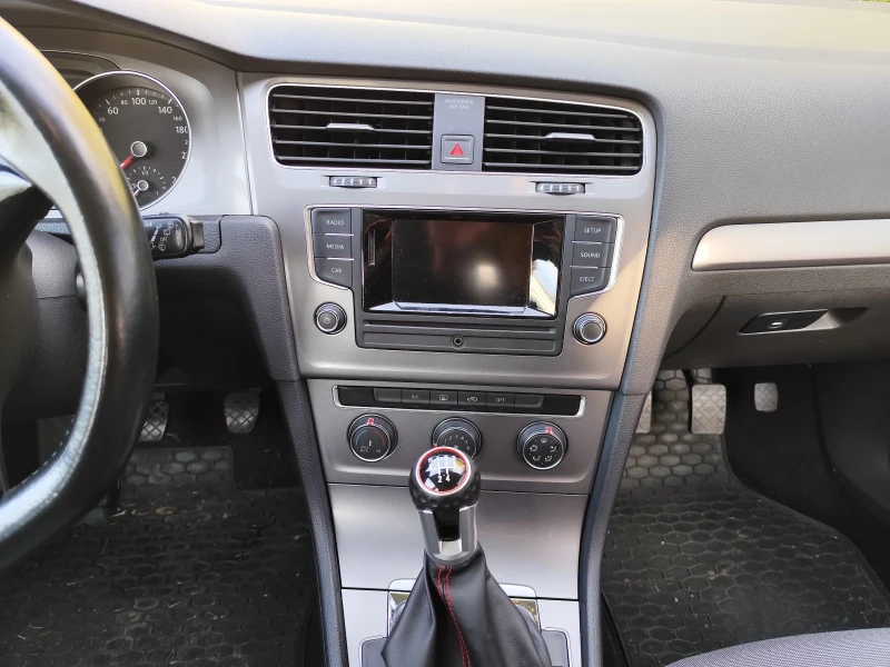 VW Golf 1.6 TDI BLUEMOTION, снимка 14 - Автомобили и джипове - 52350050