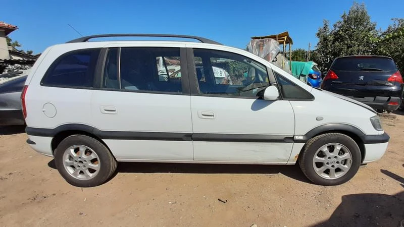 Opel Zafira 2.0 DTL, снимка 3 - Автомобили и джипове - 47403351