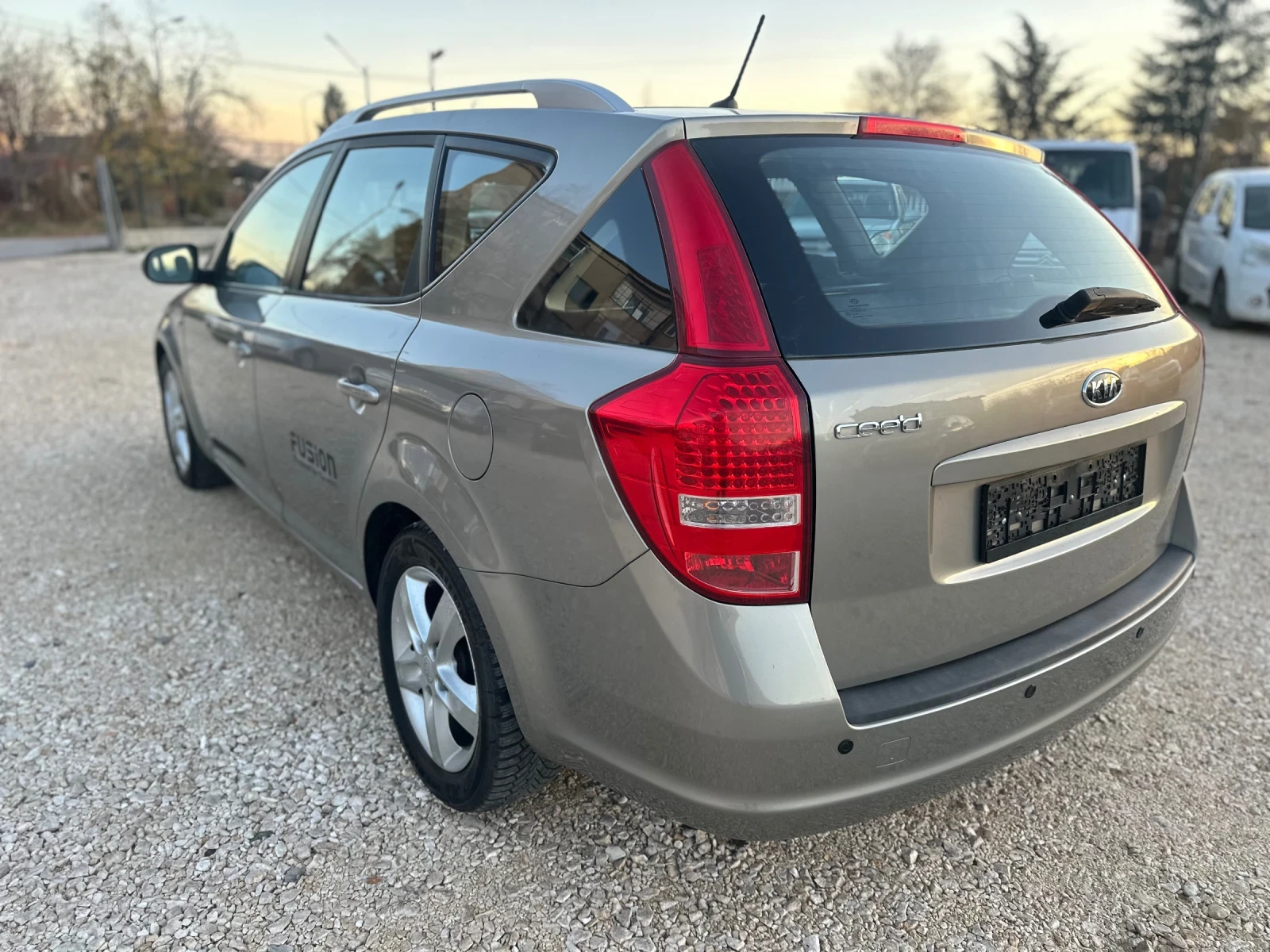 Kia Ceed 1.6FACELIFT//126КС//PRO EDITION//189000km - изображение 3