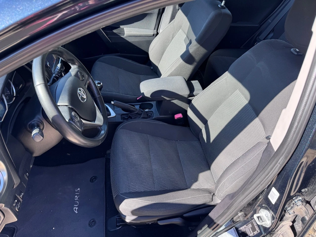Toyota Auris 1.6i Мултимедия/Подгрев - изображение 9