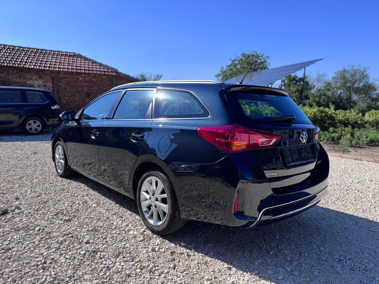 Toyota Auris 1.6i Мултимедия/Подгрев - изображение 3