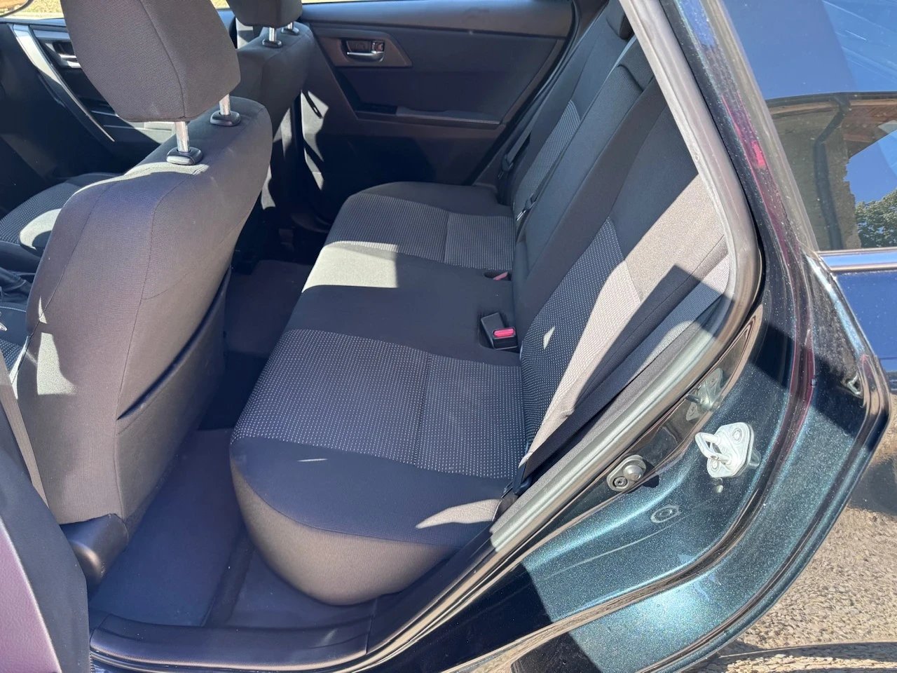 Toyota Auris 1.6i Мултимедия/Подгрев - изображение 10
