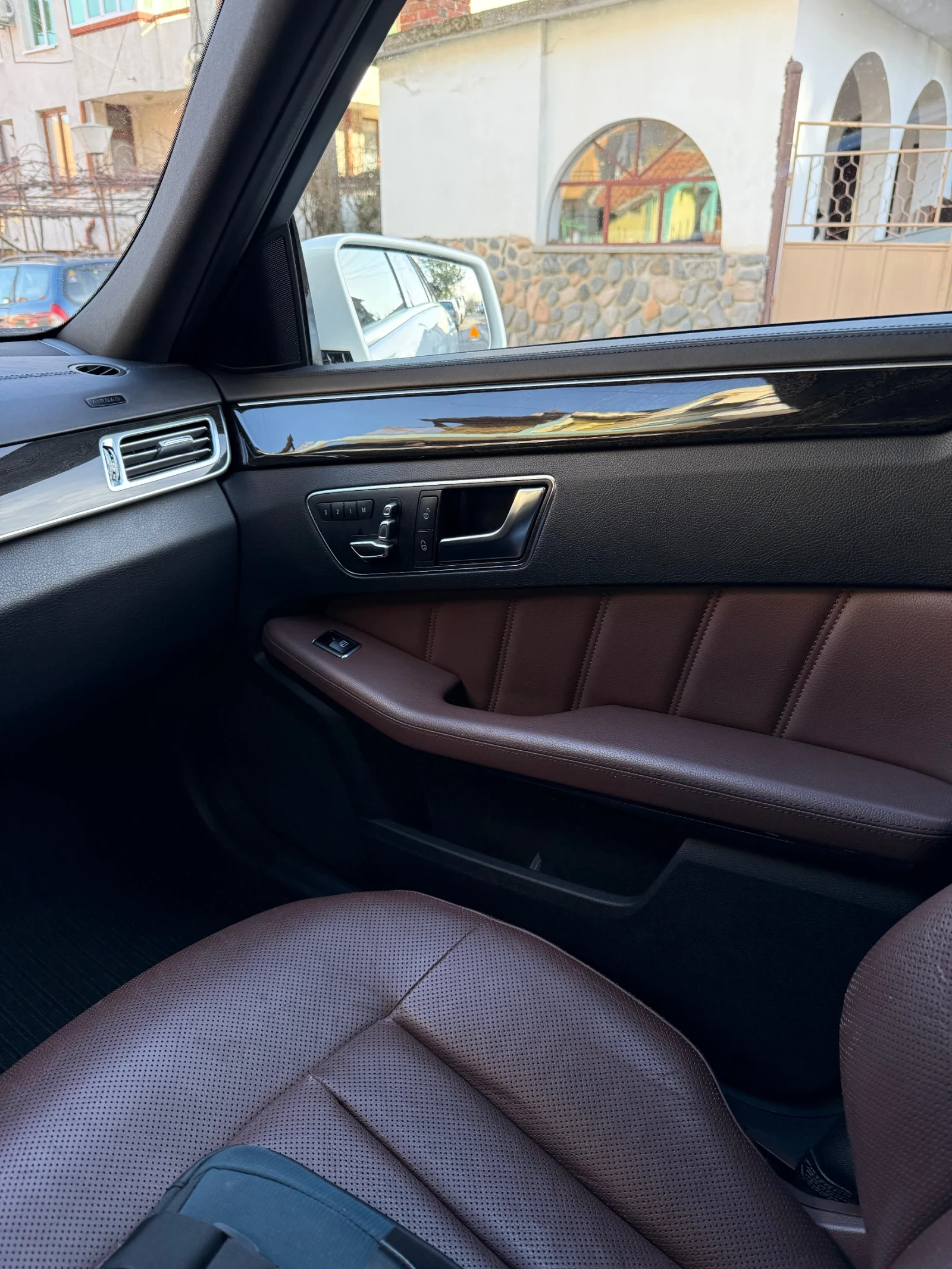 Mercedes-Benz E 250 Мерцедес Е250 четери матик, дистроник, безключов д - изображение 6