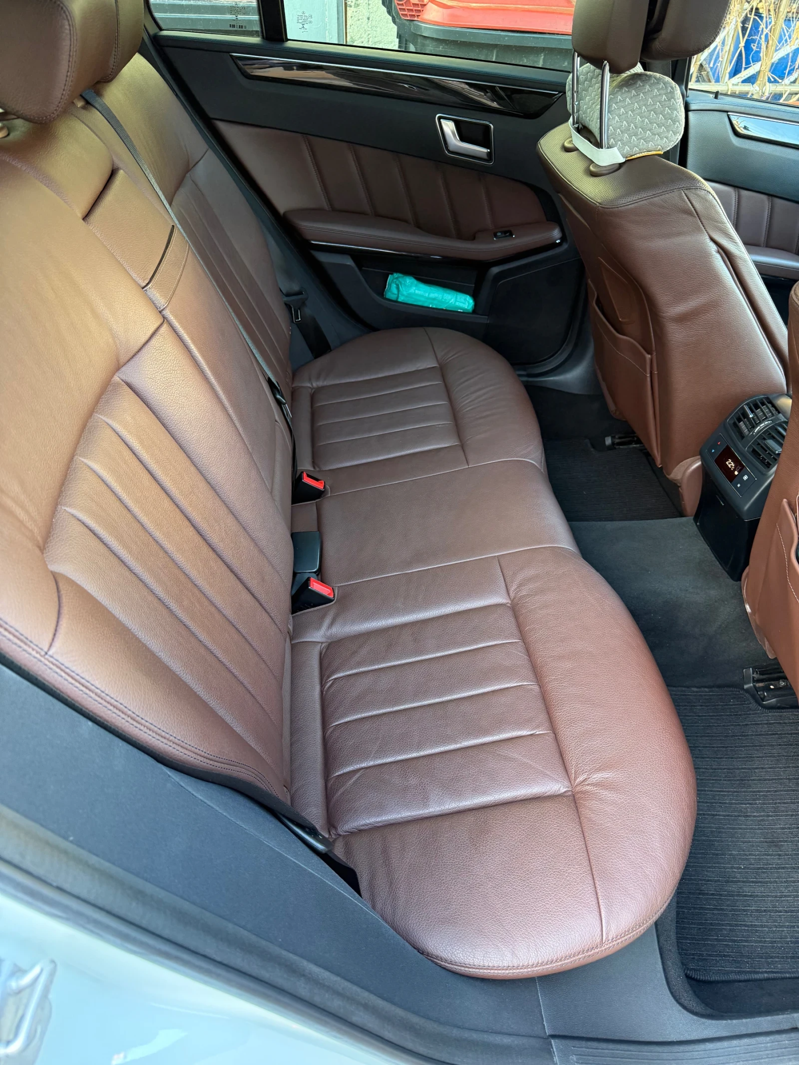 Mercedes-Benz E 250 Мерцедес Е250 четери матик, дистроник, безключов д - изображение 9