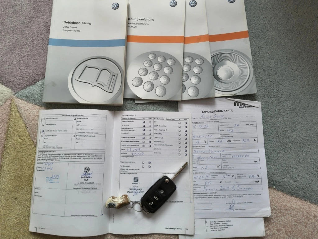 VW Jetta 1.6TDI Bluemotion manual, снимка 17 - Автомобили и джипове - 53514535