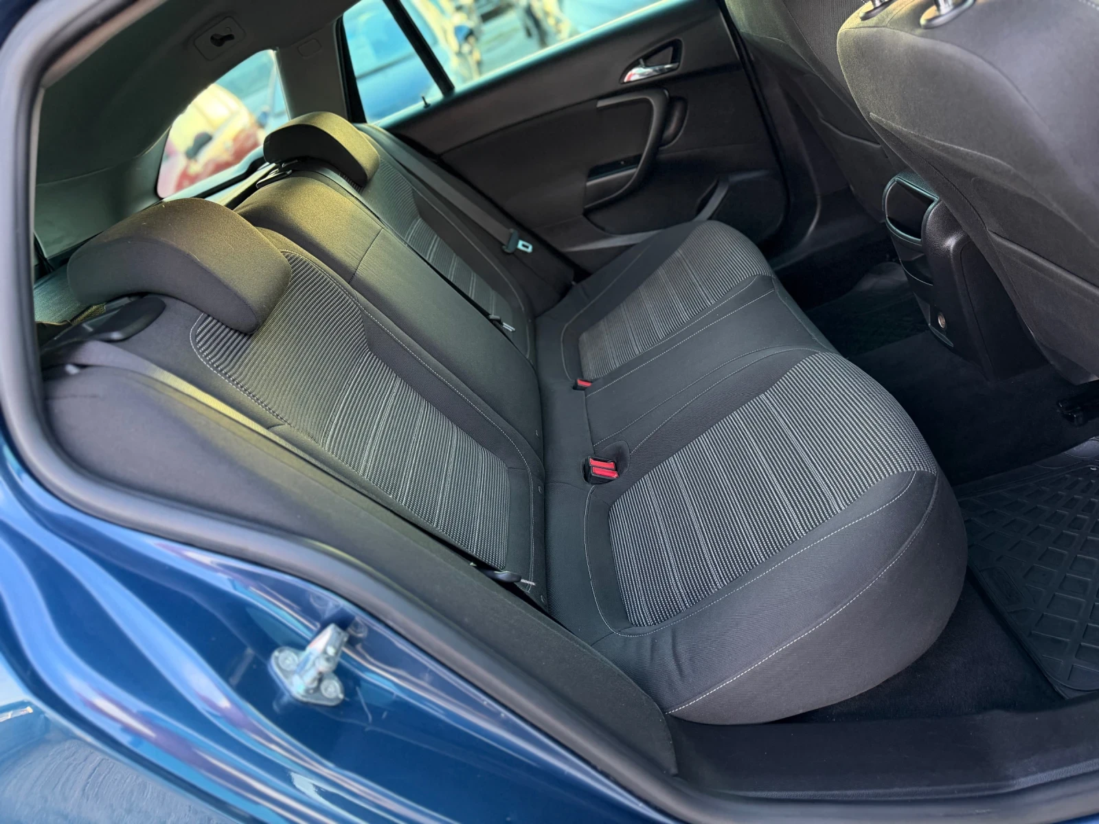 Opel Insignia 2.0CDTI 131кс АВТОМАТИК НАВИГАЦИЯ ПОДГРЕВ, снимка 13 - Автомобили и джипове - 53767993