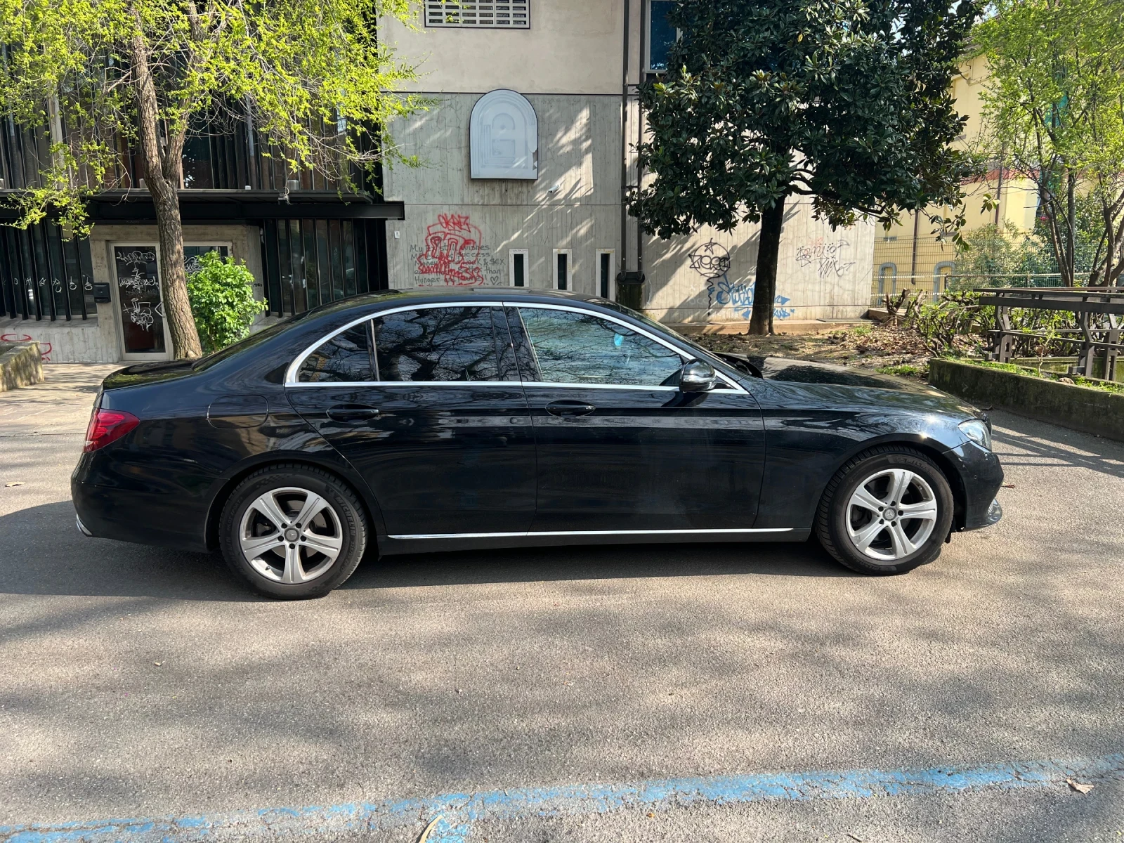 Mercedes-Benz E 220, снимка 2 - Автомобили и джипове - 53963467