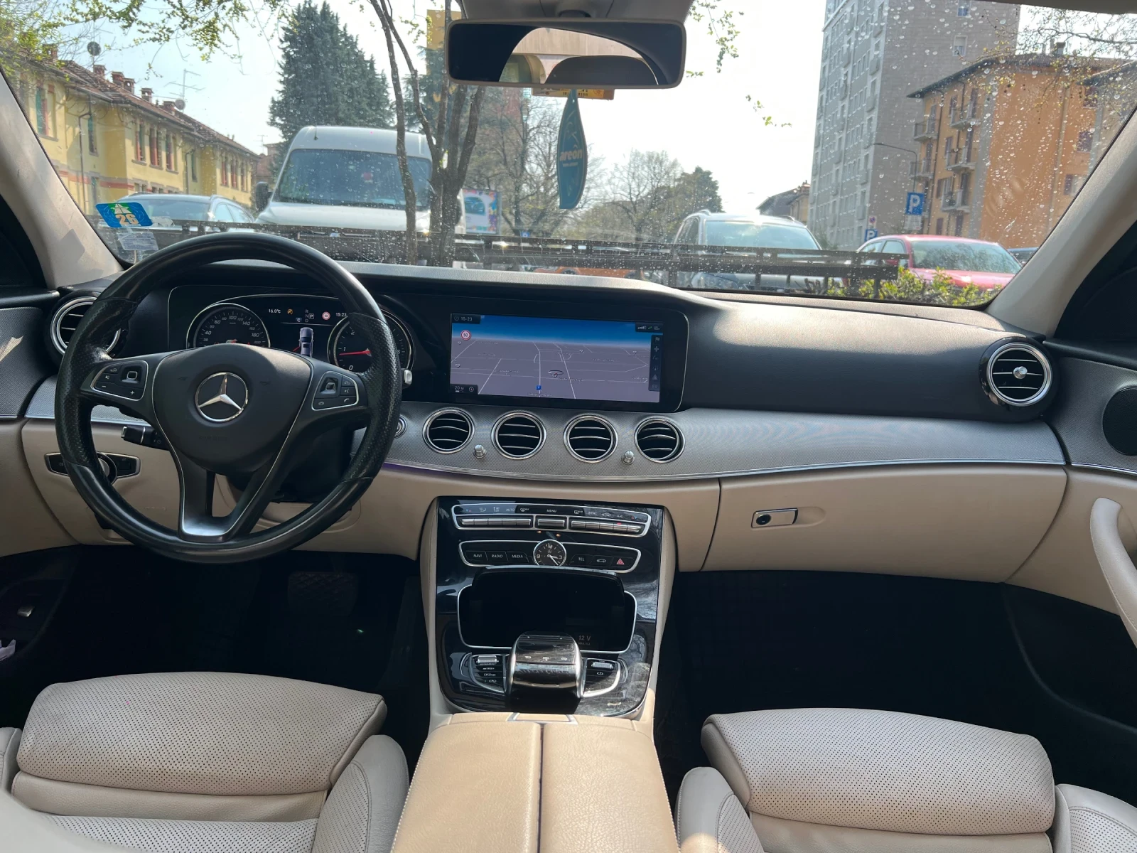 Mercedes-Benz E 220, снимка 8 - Автомобили и джипове - 53963467