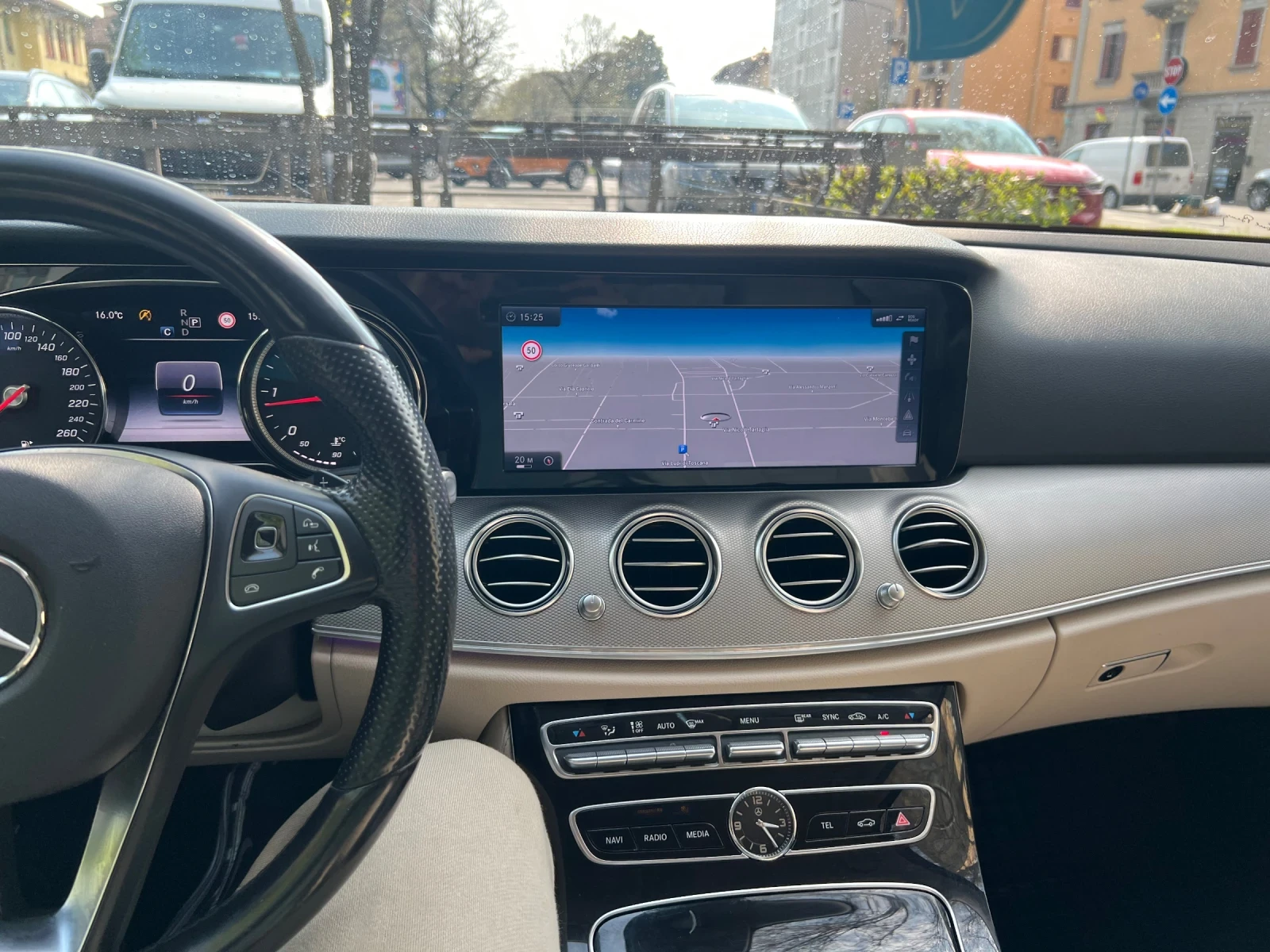 Mercedes-Benz E 220, снимка 12 - Автомобили и джипове - 53963467