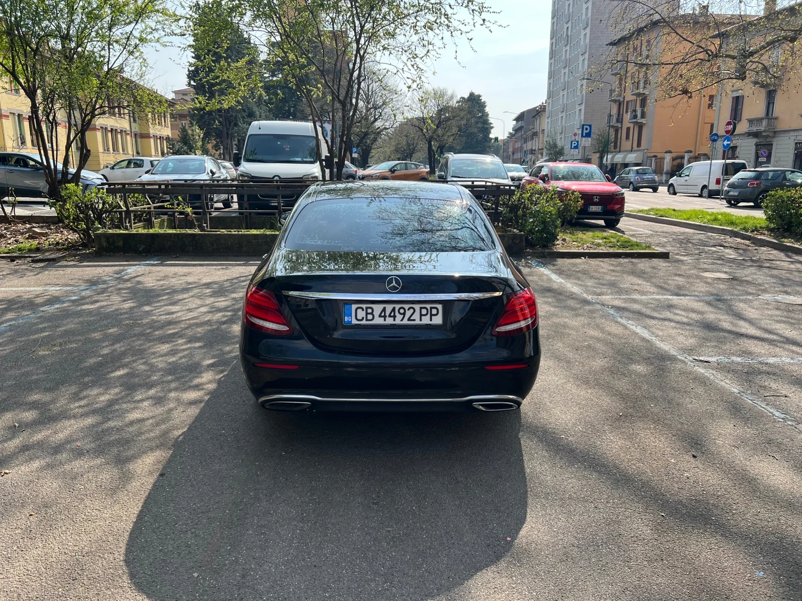 Mercedes-Benz E 220, снимка 3 - Автомобили и джипове - 53963467