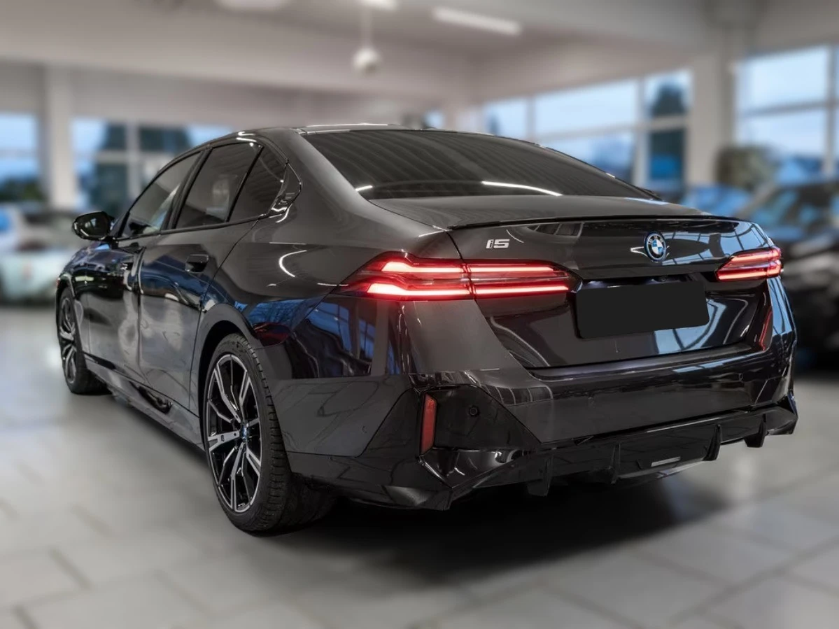 BMW i5 M60* xDrive* Bowers* M Sport* HUD, снимка 3 - Автомобили и джипове - 54067863