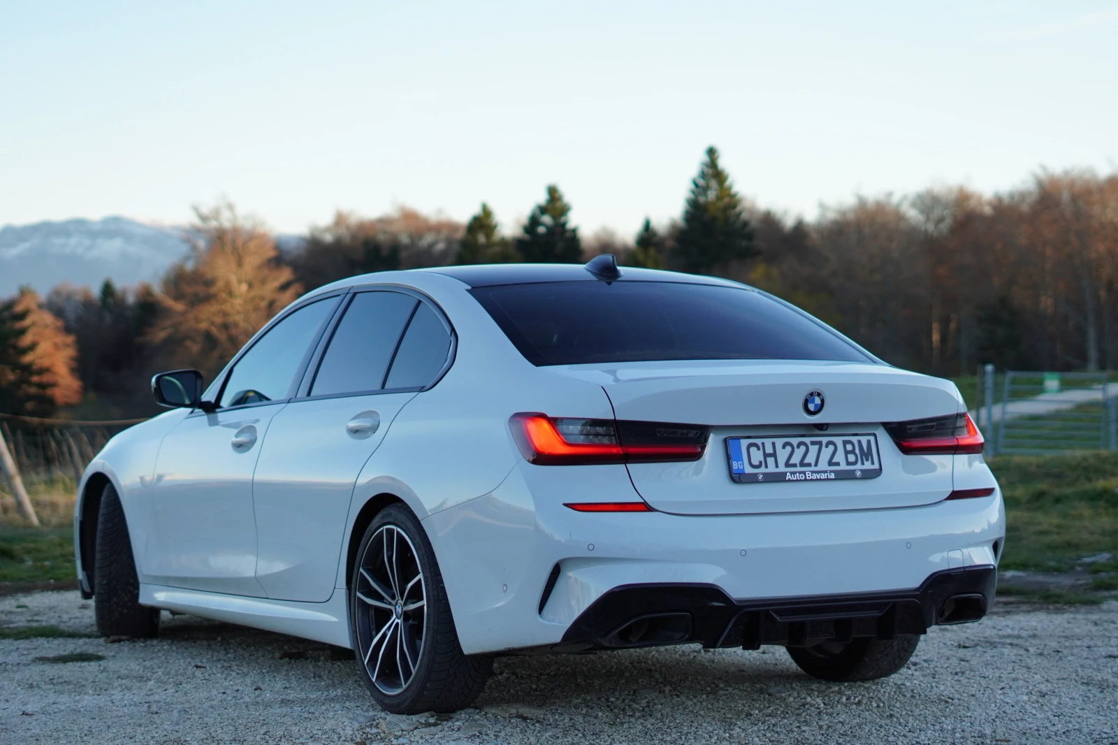 BMW 330 xDrive M-Sport, снимка 2 - Автомобили и джипове - 54094453