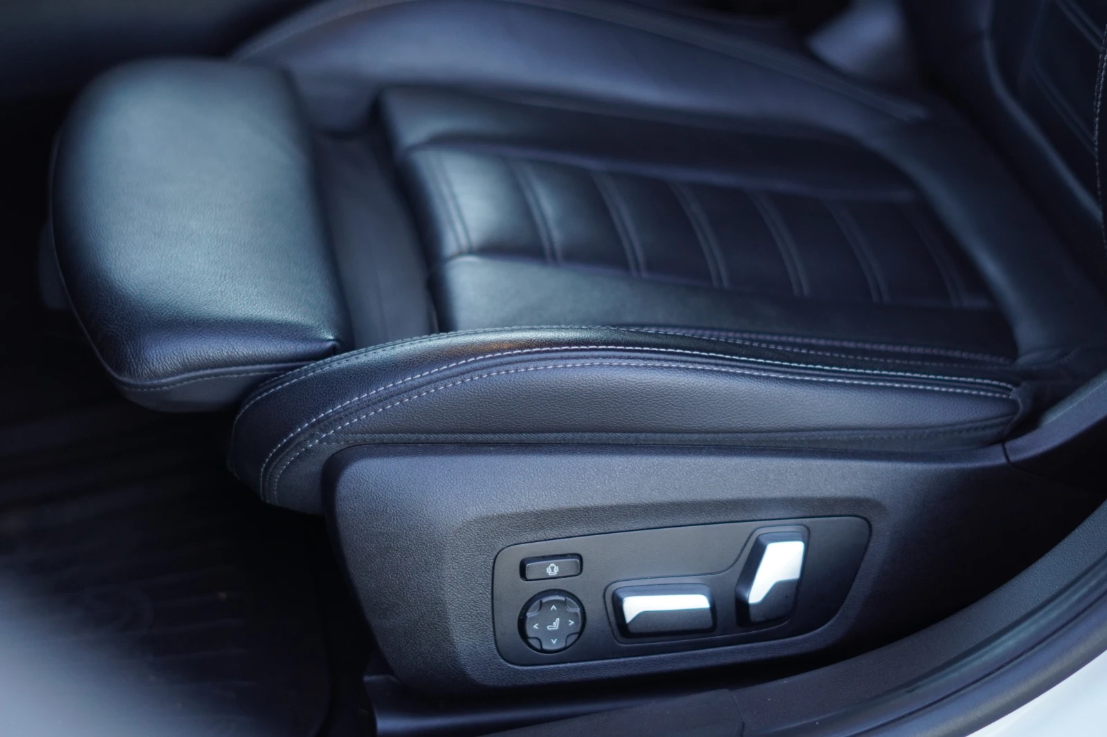 BMW 330 xDrive M-Sport, снимка 15 - Автомобили и джипове - 54094453