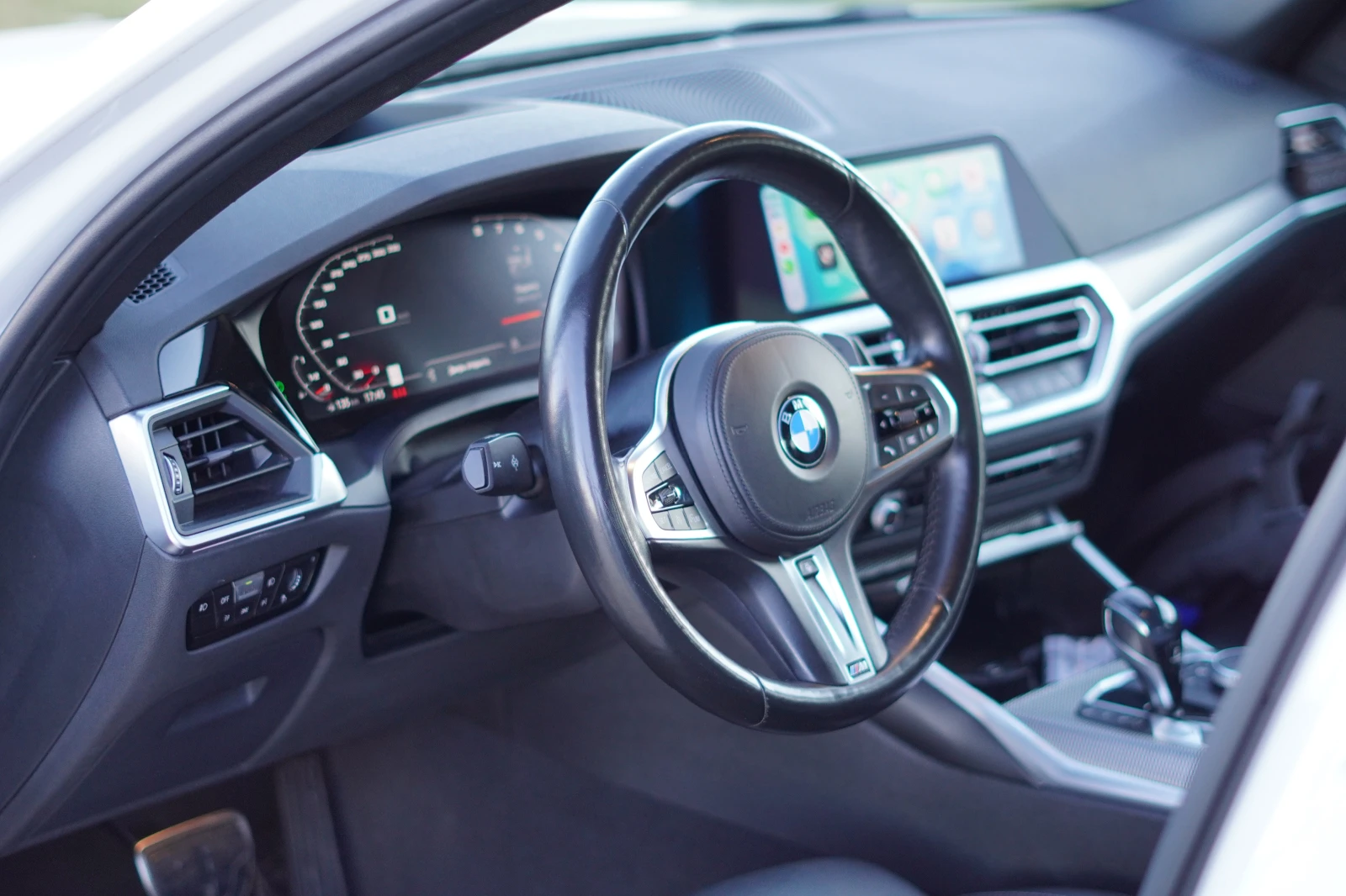 BMW 330 xDrive M-Sport, снимка 8 - Автомобили и джипове - 54094453