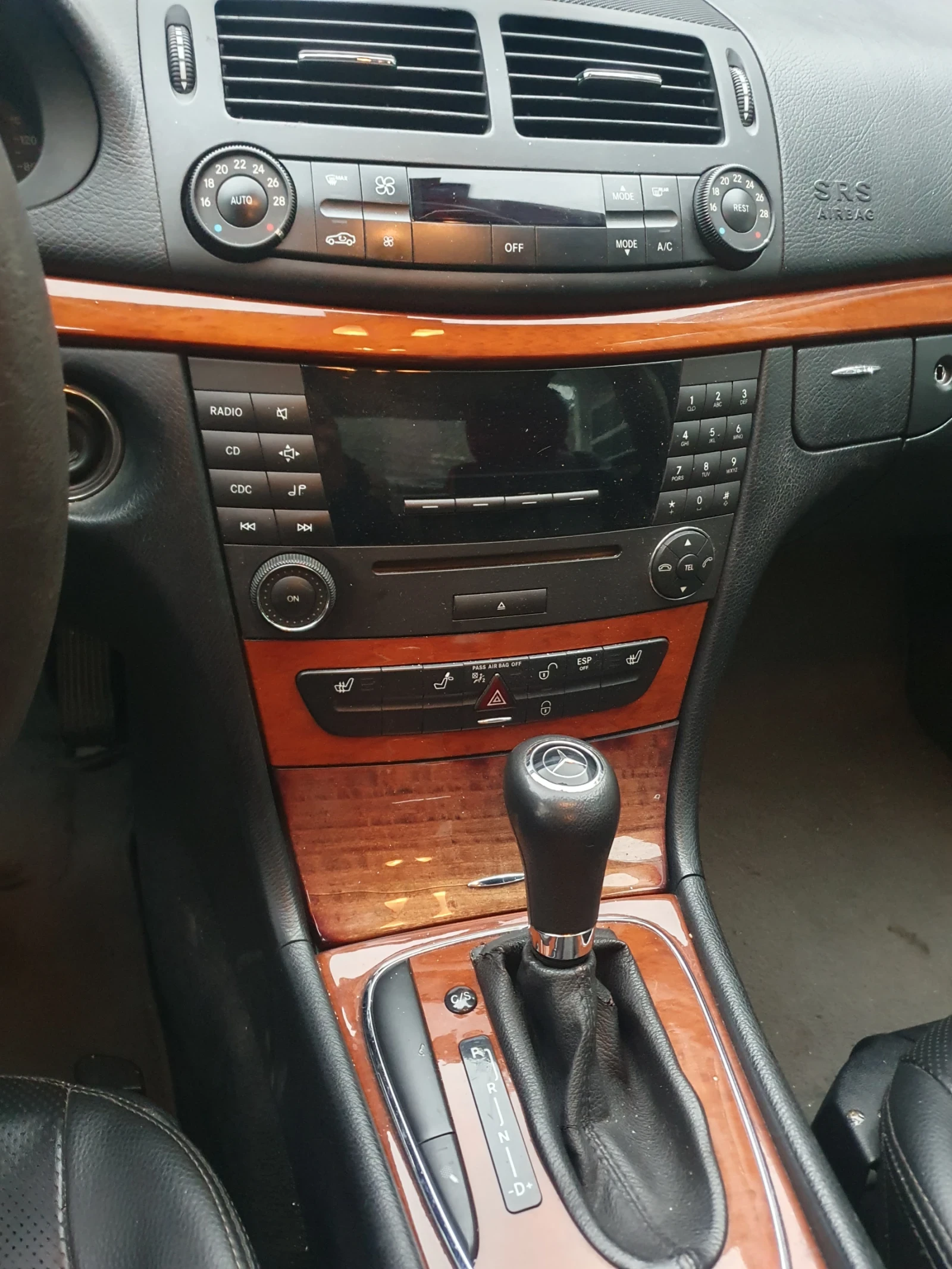 Mercedes-Benz E 220 220 CDI, снимка 12 - Автомобили и джипове - 54314823