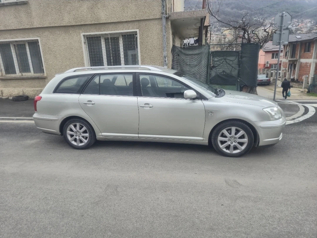 Toyota Avensis, снимка 4 - Автомобили и джипове - 54760391