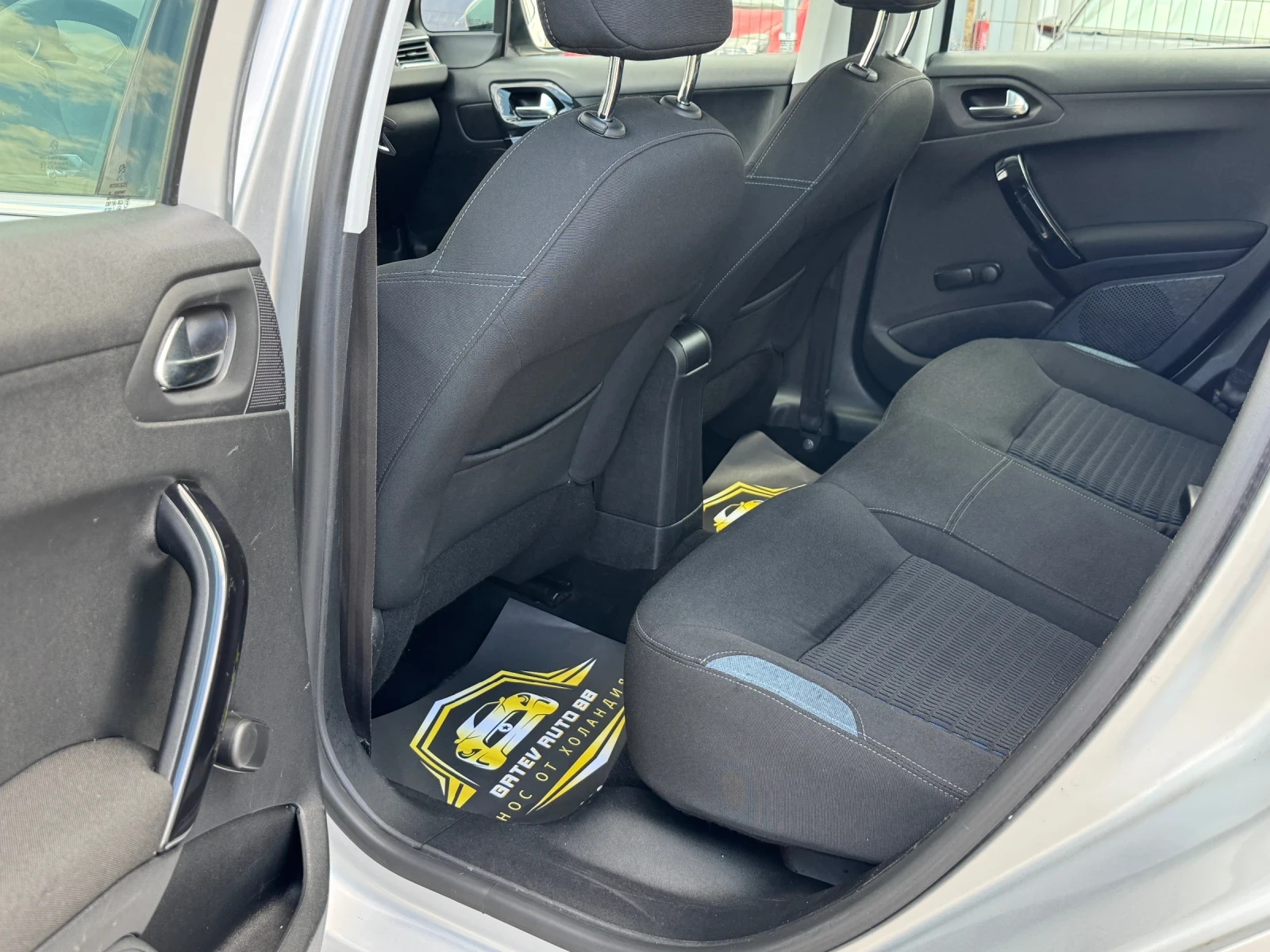 Peugeot 208 1.6, снимка 9 - Автомобили и джипове - 55154592