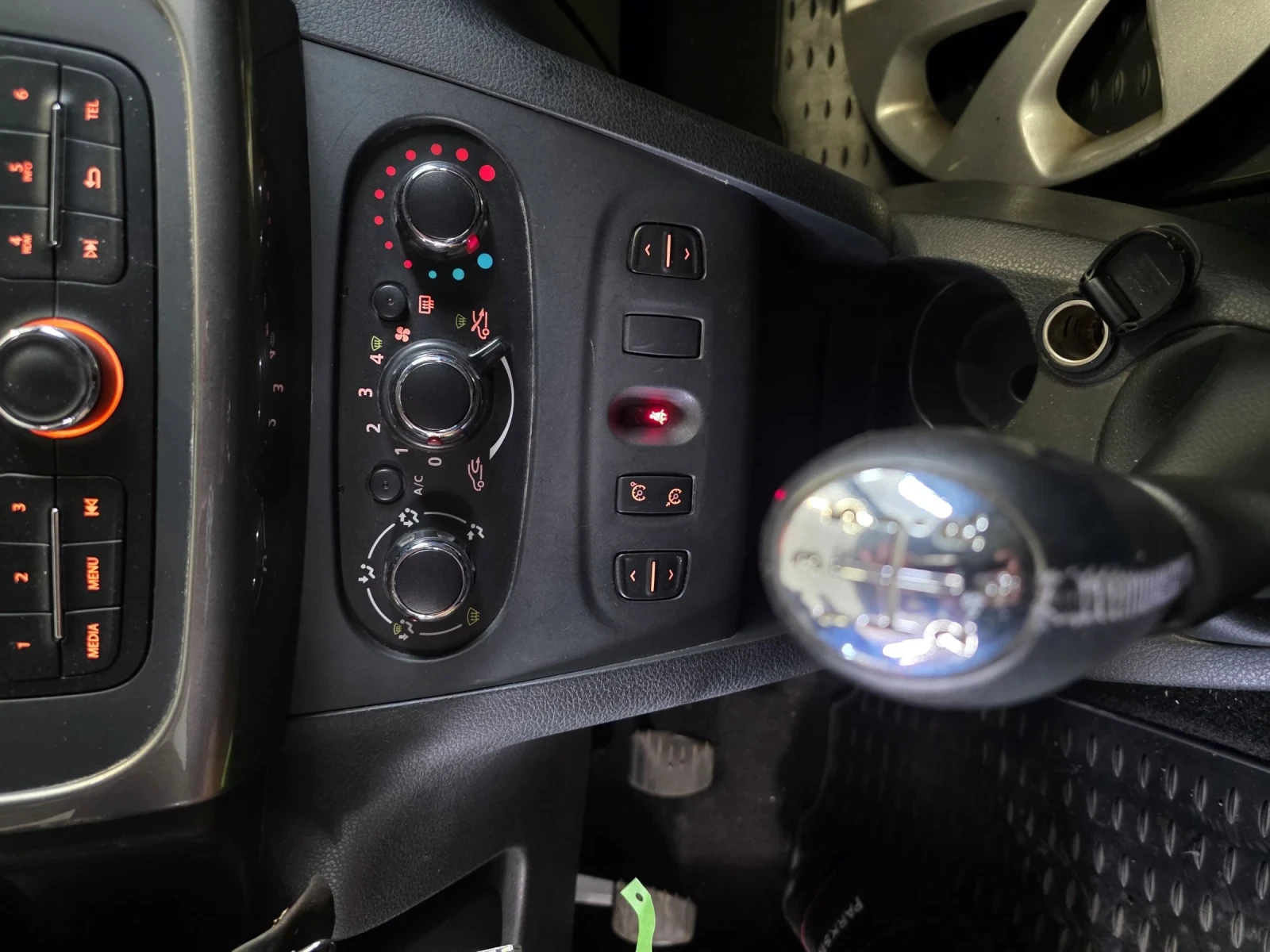 Dacia Logan MCV 0.900 90кс., снимка 10 - Автомобили и джипове - 55191979