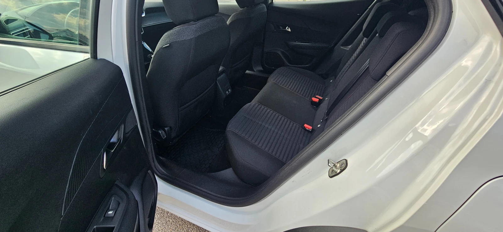 Peugeot 2008 motore elettrico 136 CV Active Pack, снимка 14 - Автомобили и джипове - 55767971