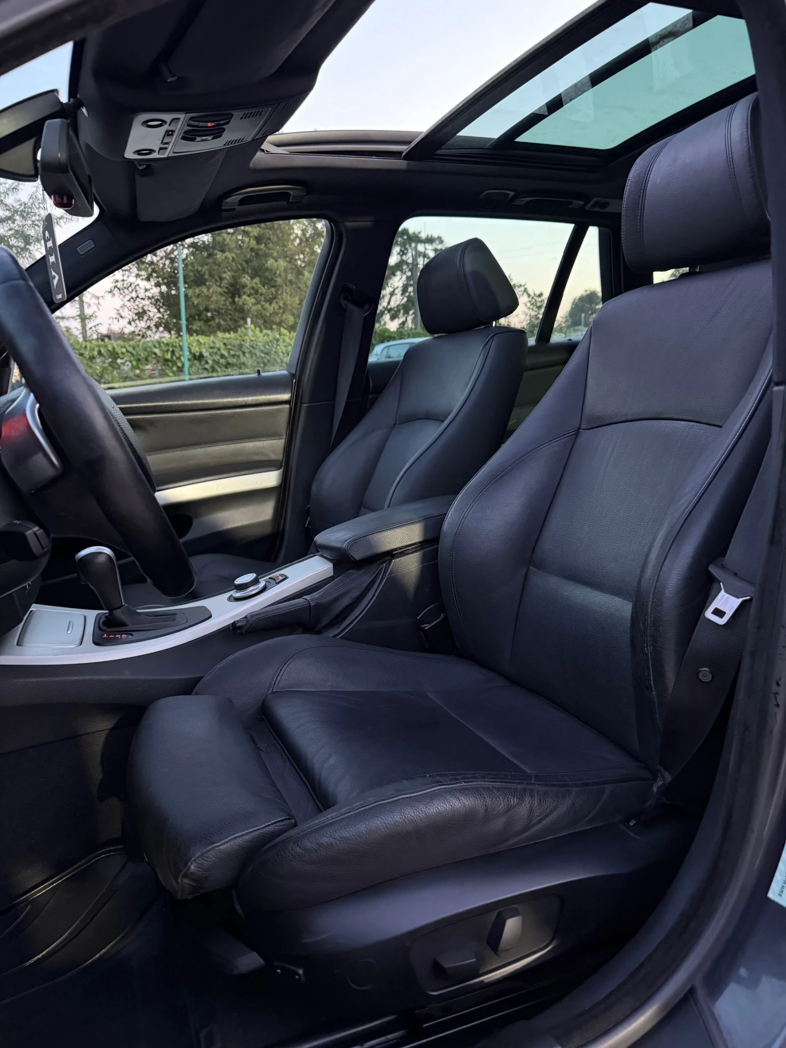 BMW 335 D / M-Packet / PANORAMA, снимка 12 - Автомобили и джипове - 55943747