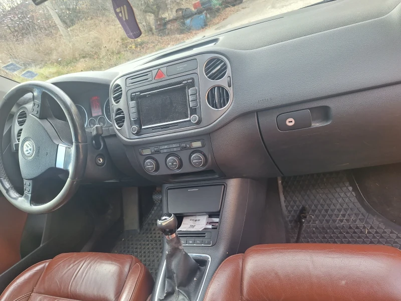 VW Tiguan, снимка 5 - Автомобили и джипове - 52336089