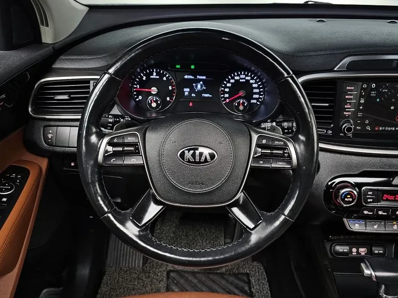 Kia Sorento 2.2 CRDI 4WD - САМО 30% АВАНС, снимка 12 - Автомобили и джипове - 56017297