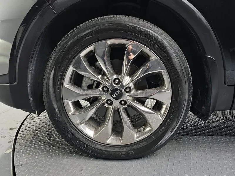 Kia Sorento 2.2 CRDI 4WD - САМО 30% АВАНС, снимка 5 - Автомобили и джипове - 56017297