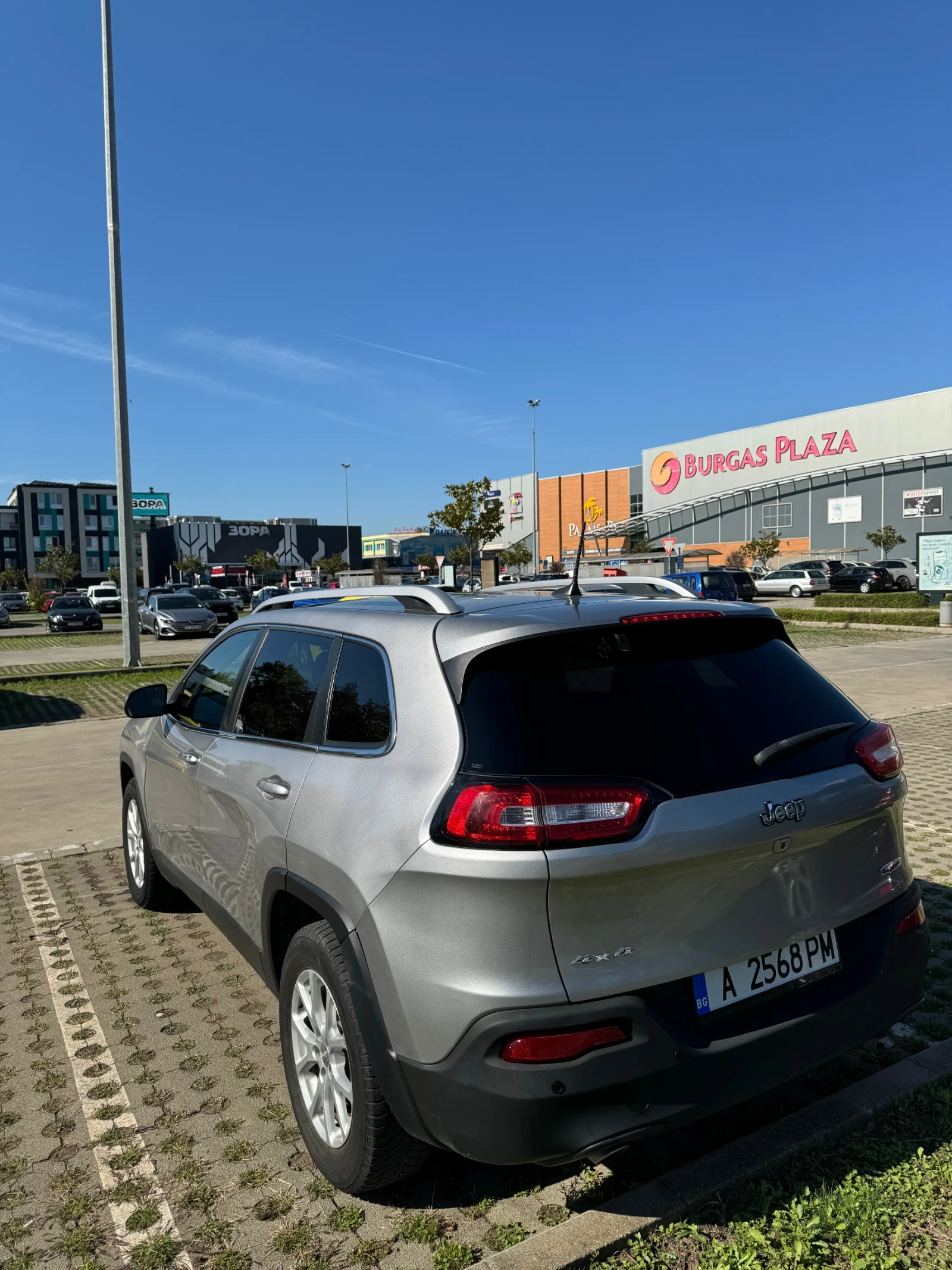 Jeep Cherokee 2.4 ГАЗ 4х4, като нова 50 000 км - изображение 5