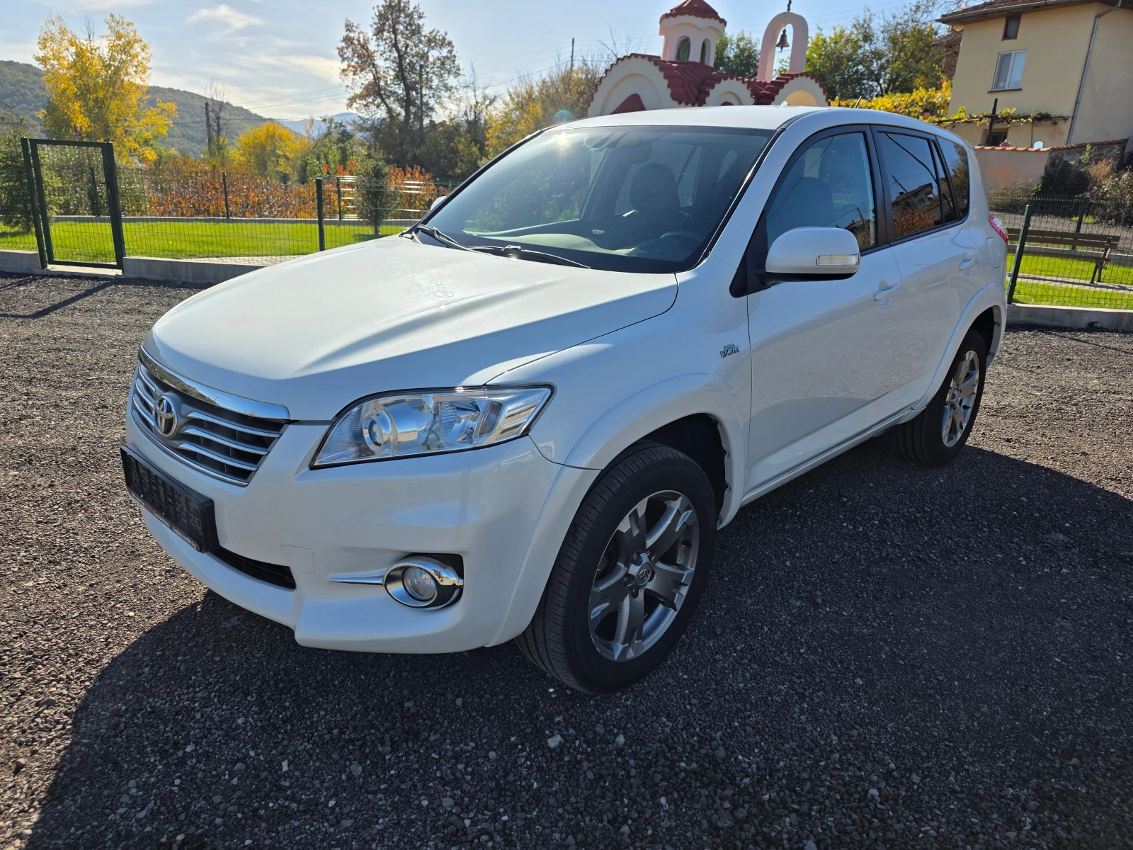 Toyota Rav4 2.2D 175000km CROSSOVER - изображение 4