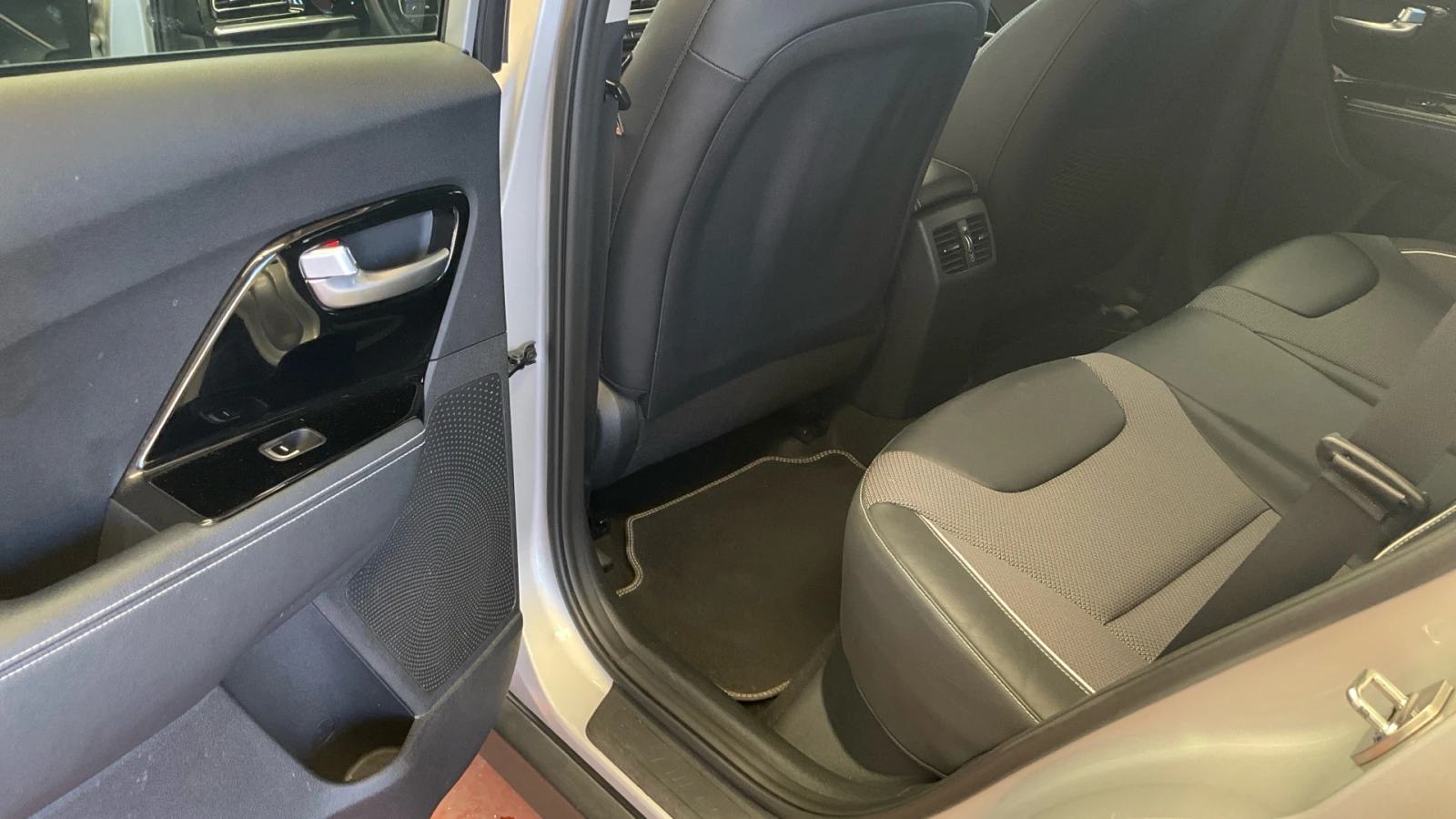 Kia Niro 65kw 204 �.�. AVILOO ���������� ������� | Mobile.bg � ����������� 8