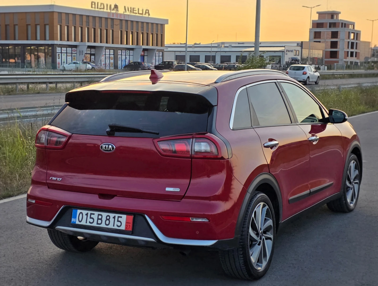 Kia Niro 1.6 HYBRID/LED/KAMERA/NAVI, снимка 6 - Автомобили и джипове - 55849919