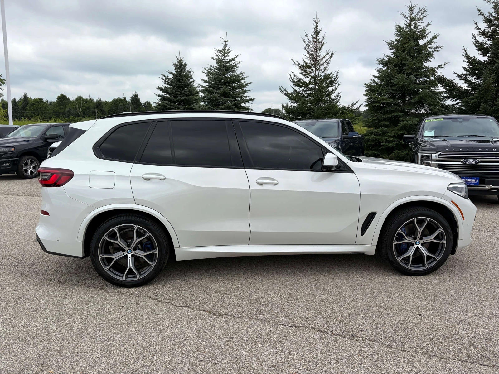 BMW X5 xDrive40i M Sport | ВЪЗДУШНО | ПАНОРАМА | 360, снимка 2 - Автомобили и джипове - 56088240